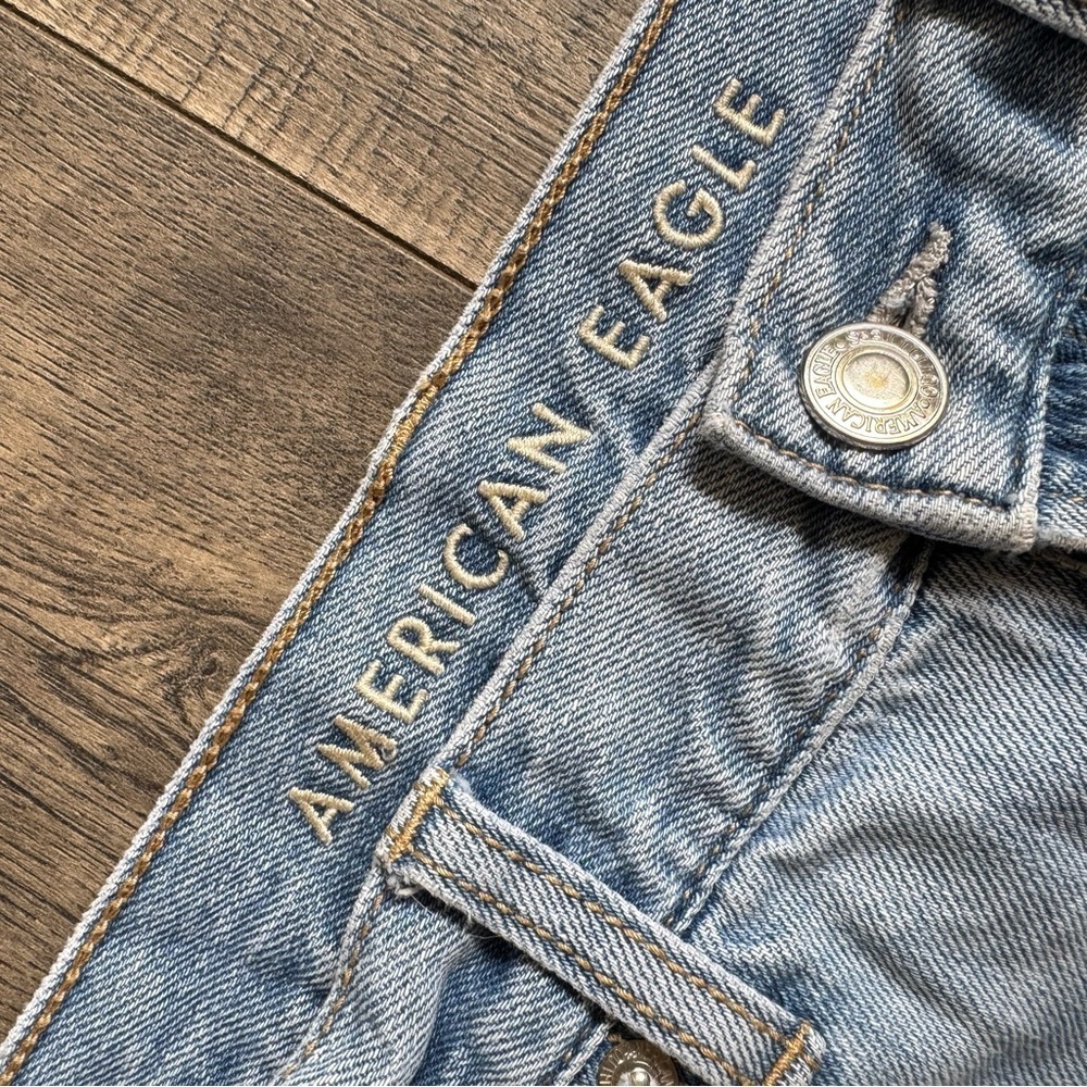 American Eagle Distressed Mom Jean- Size 8 - Picture 6 of 6